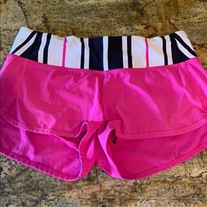 🍋Lululemon speed up shorts 2.5* hot pink shorts.